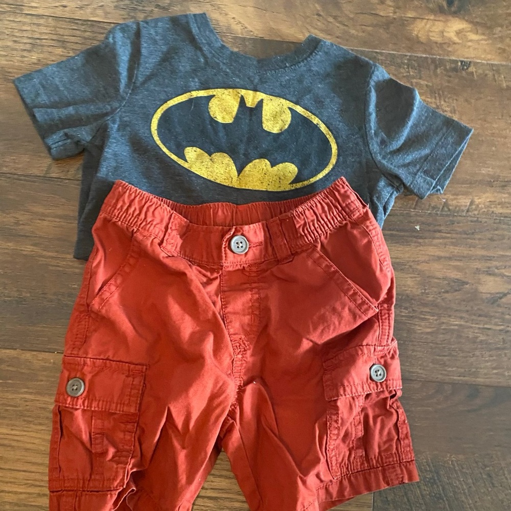 Old Navy Batman Shirt with Gymboree Shorts 2T